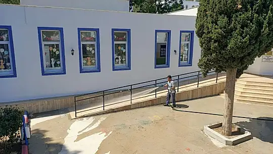Belediye ekipleri okullarda dezenfeksiyon çalışması başlattı