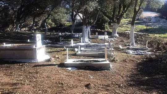 Belediye ekipleri, tarihi mezarlığın çehresini değiştirdi