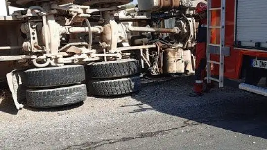 Beton mikseri devrildi: 1 yaralı