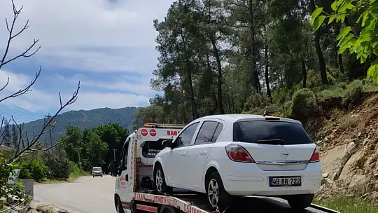 Bir günlüğüne araba kiraladı, evinin önündeki arabasından oldu