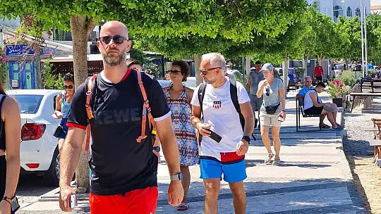 Bodrum'a 2 dev gemi birden geldi