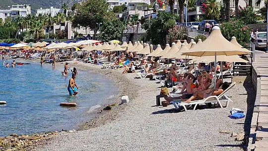 Bodrum'a 2 dev gemi birden geldi