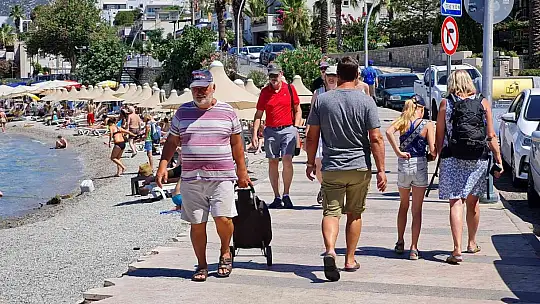 Bodrum'a 2 dev gemi birden geldi