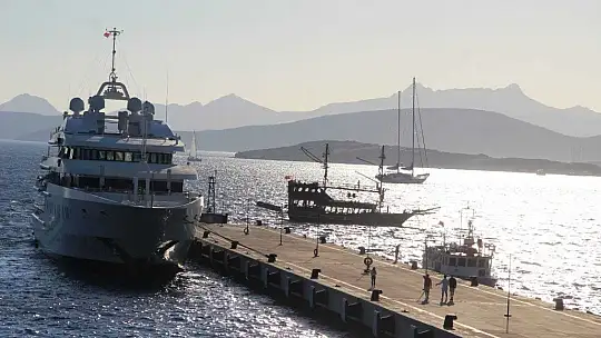 Bodrum'a demir atan 118 milyon dolarlık yüzen sarayın günlük kirası dudak uçuklattı