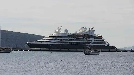 Bodrum'a gelen kruvaziyer gemisi esnafın yüzünü güldürdü