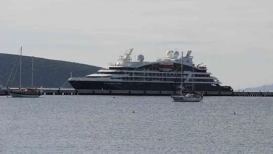 Bodrum'a gelen kruvaziyer gemisi esnafın yüzünü güldürdü