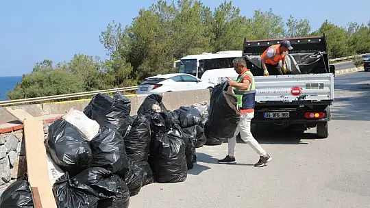 Bodrum, araçlardan atılan çöplerden arındırılıyor