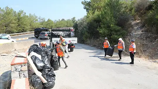 Bodrum, araçlardan atılan çöplerden arındırılıyor