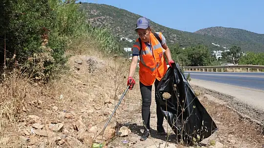 Bodrum, araçlardan atılan çöplerden arındırılıyor