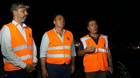 Bodrum Belediye Başkanı Aras, ekibiyle yangın mahallinde çalışıyor