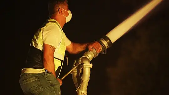 Bodrum Belediye Başkanı Aras, ekibiyle yangın mahallinde çalışıyor