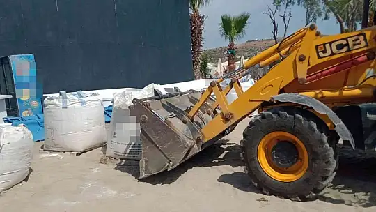 Bodrum Belediyesi ekipleri 'beyaz kum' serimine engel oldu
