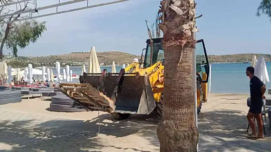 Bodrum Belediyesi ekipleri 'beyaz kum' serimine engel oldu