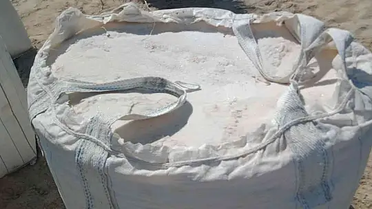 Bodrum Belediyesi ekipleri 'beyaz kum' serimine engel oldu