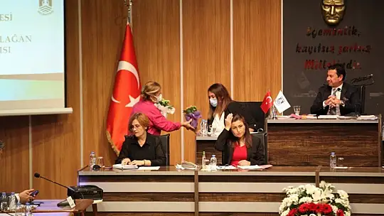 Bodrum Belediyesi meclis toplantısında işaret diliyle çeviri yapıldı