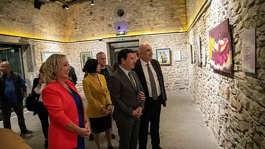 Bodrum'da 'Lara Şarkıları' adlı resim sergisi açıldı