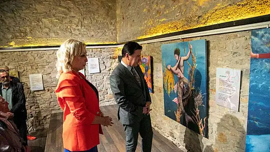 Bodrum'da 'Lara Şarkıları' adlı resim sergisi açıldı