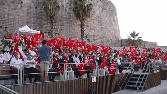 Bodrum'da 15 Temmuz gecesinde şehitler dualarla yad edildi