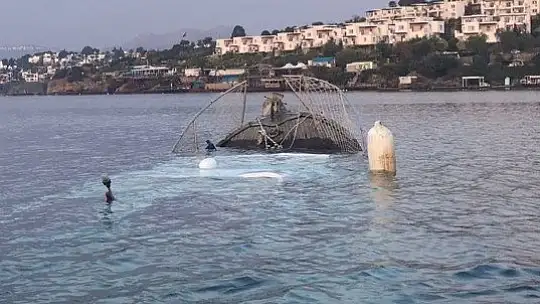 Bodrum'da alargadaki tekne battı