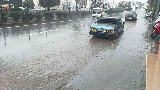 Bodrum'da beklenen yağış başladı