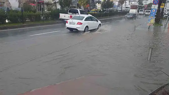 Bodrum'da beklenen yağış başladı