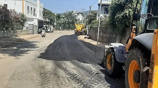 Bodrum'da bir ayda 10 bin tondan fazla asfalt serimi yapıldı