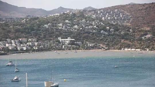 Bodrum'da denizin rengi değişti, fırtınanın hızı 70 kilometreye ulaştı