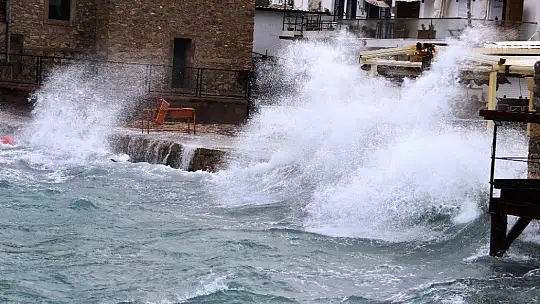 Bodrum'da dev dalgalar oluştu