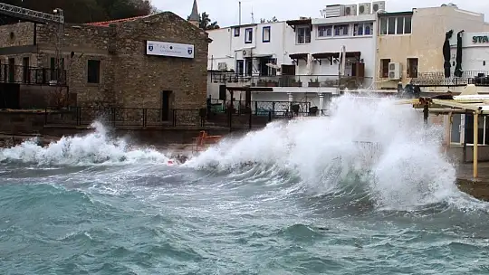 Bodrum'da dev dalgalar oluştu