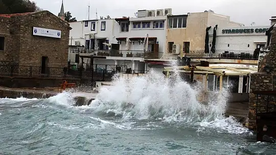 Bodrum'da dev dalgalar oluştu