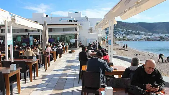 Bodrum'da güneşi gören sahile koştu