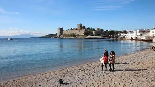 Bodrum'da güneşi gören sahile koştu