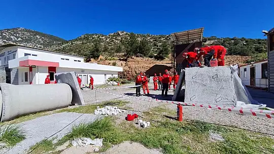 Bodrum'da ileri seviye enkazda arama ve kurtarma eğitimi