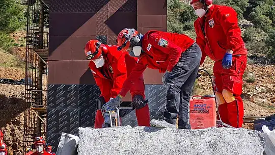Bodrum'da ileri seviye enkazda arama ve kurtarma eğitimi