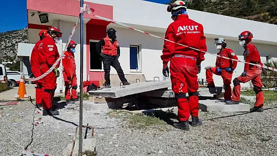 Bodrum'da ileri seviye enkazda arama ve kurtarma eğitimi