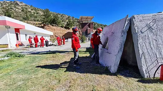 Bodrum'da ileri seviye enkazda arama ve kurtarma eğitimi