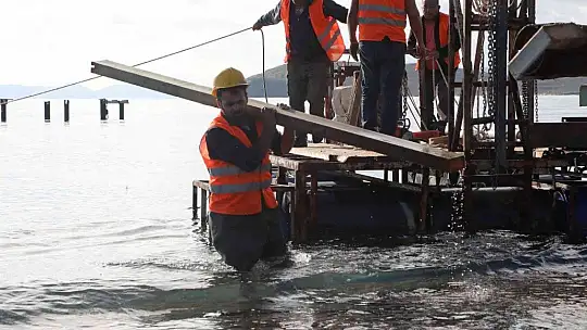 Bodrum'da kaçak iskeleler teker teker yıkılıyor