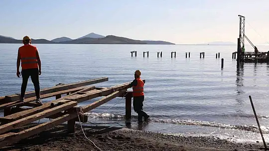 Bodrum'da kaçak iskeleler teker teker yıkılıyor