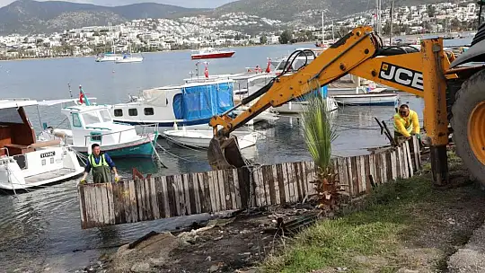 Bodrum'da kaçak iskeleler yıkılıyor