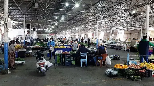 Bodrum'da korona virüs pazarları boş bıraktı