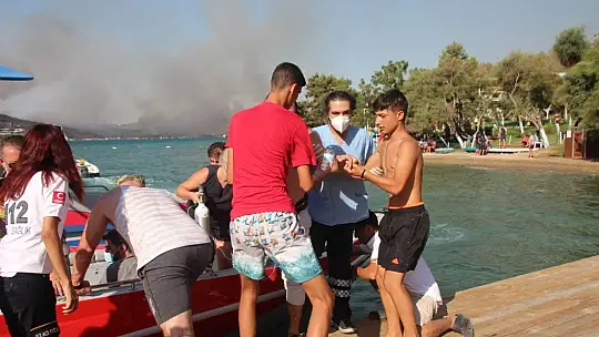 Bodrum'da orman yangınında otellerden 3 bin kişi tahliye edildi