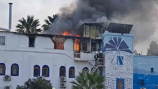 BODRUM'DA OTEL ALEVLERE TESLİM OLDU