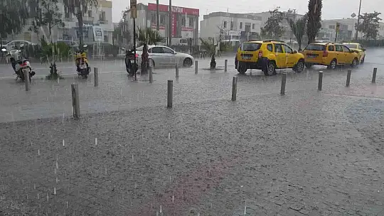 Bodrum'da sağanak etkili oldu, bazı noktalar göle döndü
