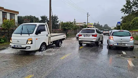 Bodrum'da sağanak yağış etkili oldu