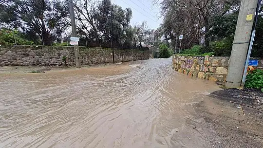 Bodrum'da sağanak yağış etkili oldu