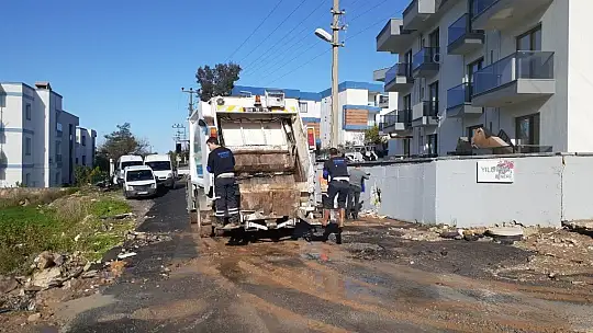 Bodrum'da sağanak yağmur sonrası temizlik çalışması başlatıldı
