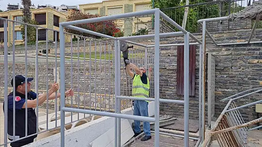 Bodrum'da sahili parmaklıklarla kapattılar