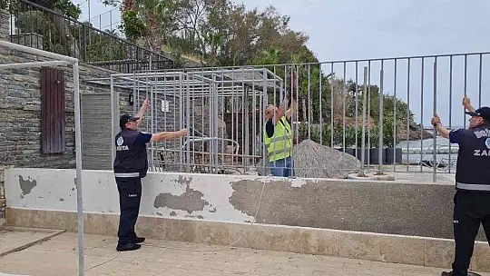 Bodrum'da sahili parmaklıklarla kapattılar