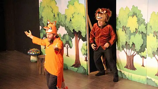 Bodrum'da tiyatrocular, yangından etkilenen çocuklar için sahneye çıktı