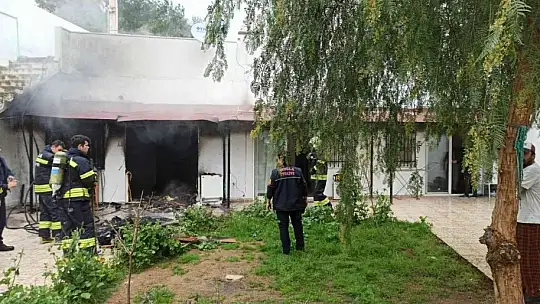 Bodrum'da yanan ev kullanılamaz hale geldi